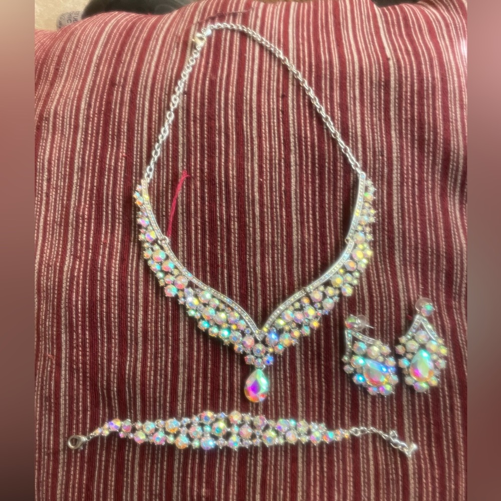 Three piece crystal like jewelry set $25
